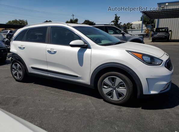 KNDCM3LD1J5210516 2018 KIA NIRO White 