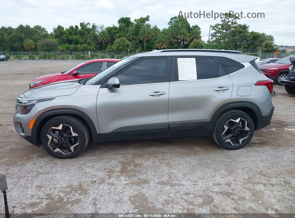 KNDER2AA7R7500367 2024 KIA SELTOS Gray 360 interior view