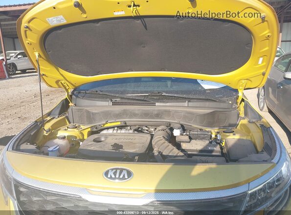 KNDETCA24M7218034 2021 KIA SELTOS Yellow Rear view