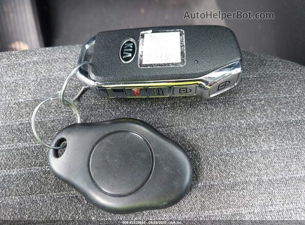 KNDJ33AU7L7015377 2020 KIA SOUL Серебряный Вид панели приборов