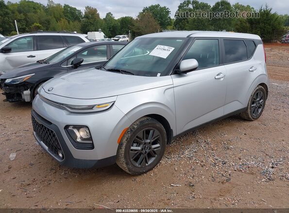 KNDJ33AU7L7015377 2020 KIA SOUL Серебряный Передняя левая четверть