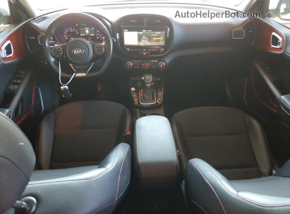 KNDJ53AF0L7709954 2020 KIA SOUL White Առջևի վահանակի տեսք
