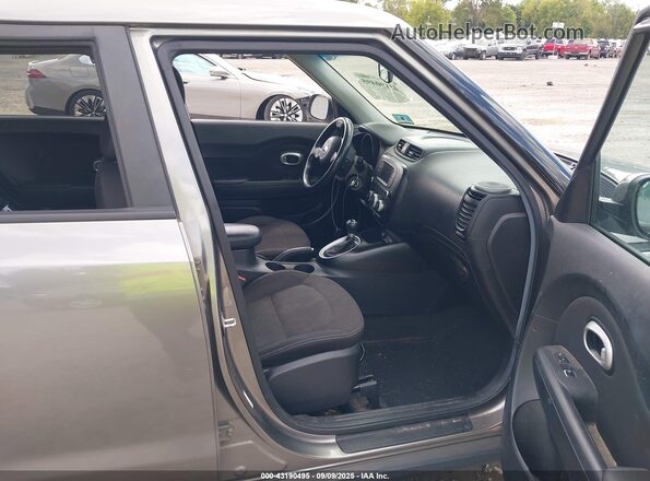 KNDJN2A2XJ7569643 2018 KIA SOUL Gray 