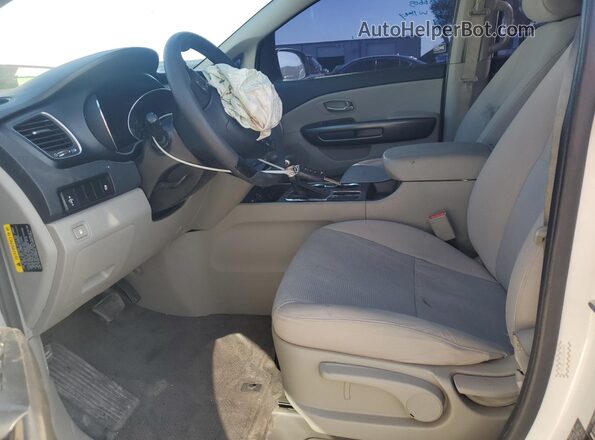 KNDMA5C10L6586605 2020 KIA SEDONA White Widok wnętrza z przodu