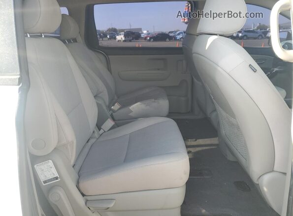 KNDMA5C10L6586605 2020 KIA SEDONA White Widok wnętrza z tyłu