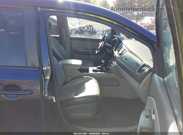 KNDMB5C10J6367945 2018 KIA SEDONA Blue Widok wnętrza z przodu
