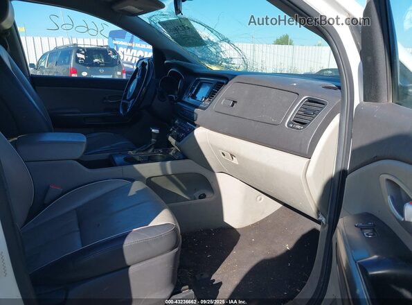 KNDMB5C15H6335650 2017 KIA SEDONA White Widok wnętrza z przodu
