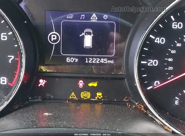 KNDMB5C15H6335650 2017 KIA SEDONA White Widok tylnych siedzeń