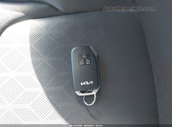 KNDNB4H30P6259620 2023 KIA CARNIVAL MPV Dark Blue Вид панели приборов