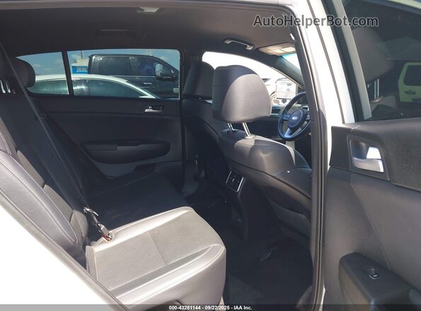 KNDP63AC0M7849792 2021 KIA SPORTAGE White VIN კოდის სტიკერის ხედი