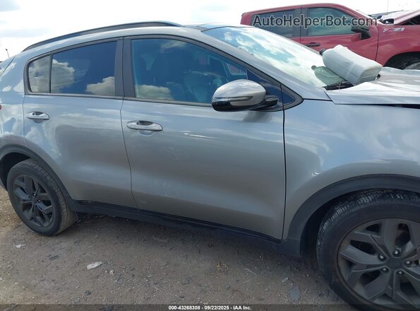 KNDP63ACXN7960447 2022 KIA SPORTAGE Silver Widok wnętrza z tyłu