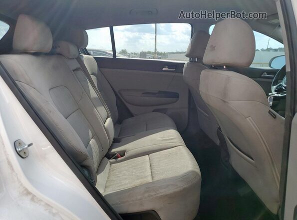 KNDPM3AC7K7582699 2019 KIA SPORTAGE White Rear seats view