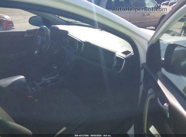 KNDPM3AC8J7450632 2018 KIA SPORTAGE White 