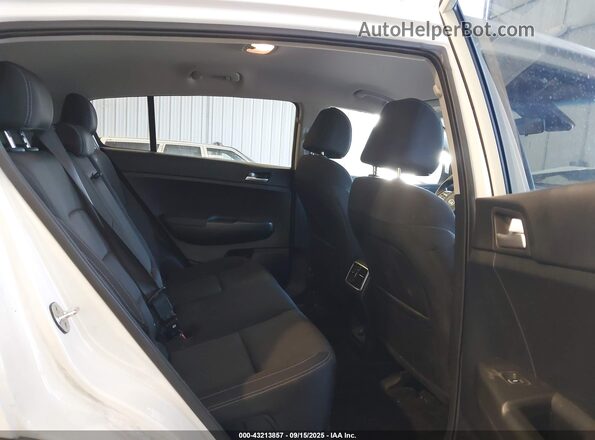 KNDPMCAC6N7999445 2022 KIA SPORTAGE White Widok naklejki z numerem VIN