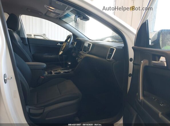 KNDPMCAC6N7999445 2022 KIA SPORTAGE White Widok wnętrza z przodu
