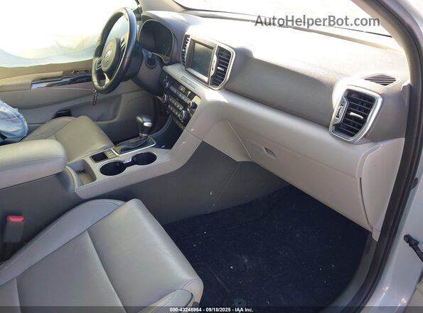 KNDPNCAC4J7373772 2018 KIA SPORTAGE Silver Widok wnętrza z przodu