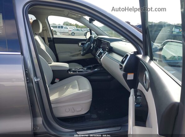 KNDRMDLG5P5136424 2023 KIA SORENTO HYBRID Gray Vista interior delantera