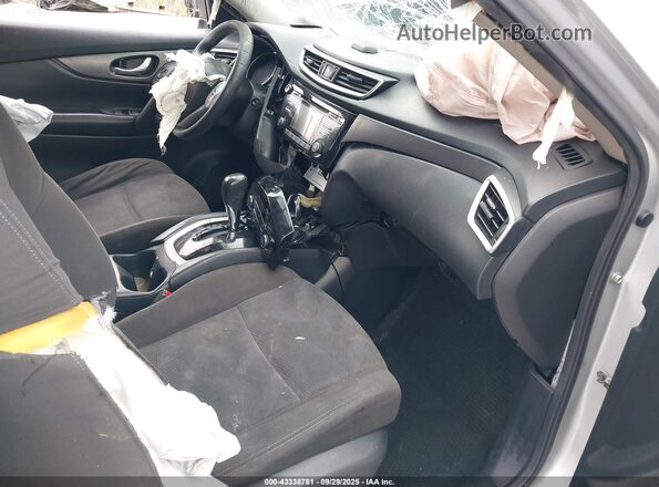 KNMAT2MV8GP707684 2016 NISSAN ROGUE Серебряный Вид салона спереди