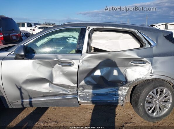 LRBAZLR45PD077305 2023 BUICK ENVISION Серебряный Вид спереди