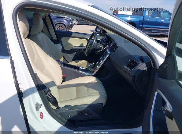 LYV402HK3JB173387 2018 VOLVO S60 INSCRIPTION White წინა სალონის ხედი