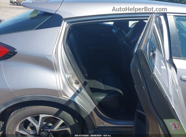 NMTKHMBX2JR027040 2018 TOYOTA LE Silver Vista de la etiqueta del VIN