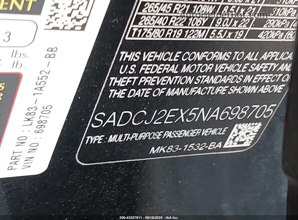 SADCJ2EX5NA698705 2022 JAGUAR F-PACE Black Engine compartment view