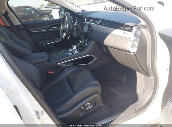 SADCJ2EX7MA668331 2021 JAGUAR F-PACE Белый Вид салона спереди