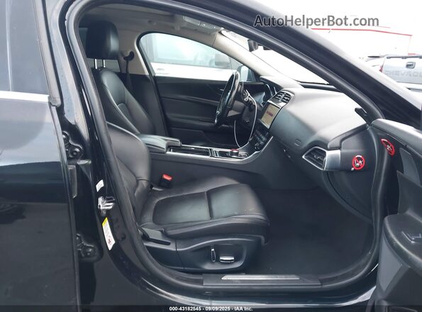 SAJAR4FX6KCP49586 2019 JAGUAR XF Black Widok wnętrza z przodu