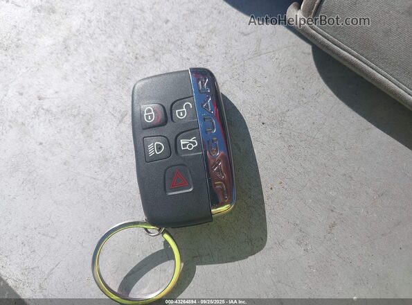SAJDF5GX8MCK73659 2021 JAGUAR F-TYPE White Vista del salpicadero