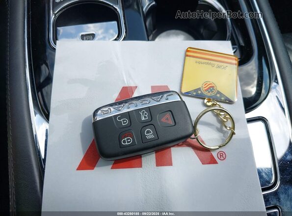 SAJWJ2GD4H8W04869 2017 JAGUAR XJ Black წინა პანელის ხედი