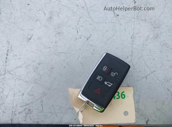 SALE2EFE3S2445753 2025 LAND ROVER DEFENDER White Widok deski rozdzielczej