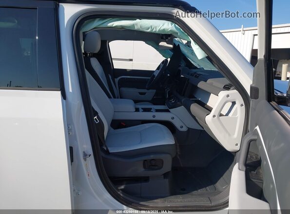 SALEJEEX7S2452467 2025 LAND ROVER DEFENDER White Front interior view