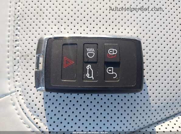 SALEJEEX7S2452467 2025 LAND ROVER DEFENDER White Dashboard view