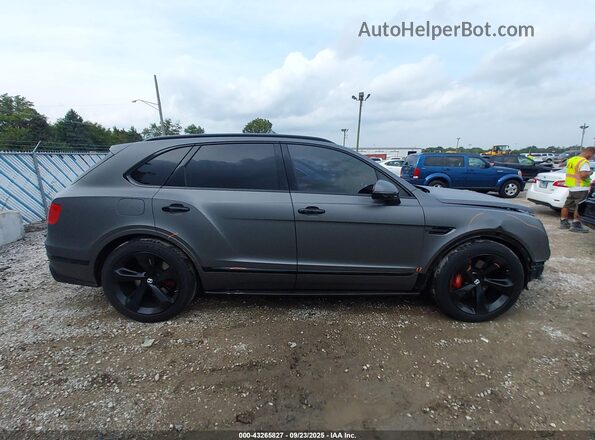 SJAAC2ZV2HC015410 2017 BENTLEY BENTAYGA Серый Вид задней части салона