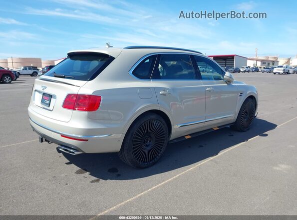SJAAC4ZVXJC019416 2018 BENTLEY BENTAYGA Beige უკანა მარჯვენა
