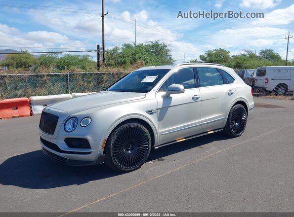 SJAAC4ZVXJC019416 2018 BENTLEY BENTAYGA Beige წინა მარცხენა ხედი სამი მეოთხედიდან