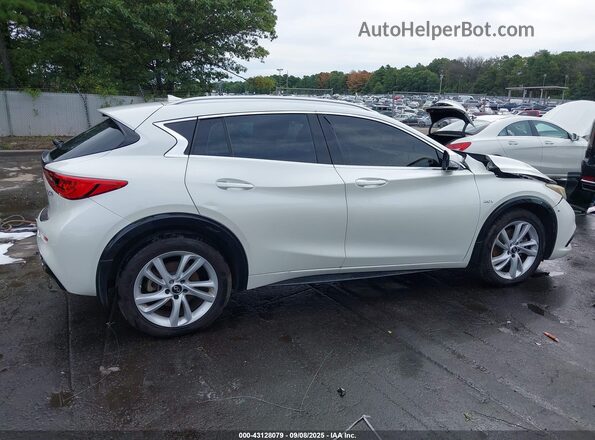 SJKCH5CP0JA050109 2018 INFINITI QX30 White 