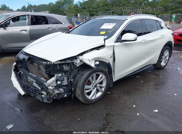 SJKCH5CP0JA050109 2018 INFINITI QX30 White 