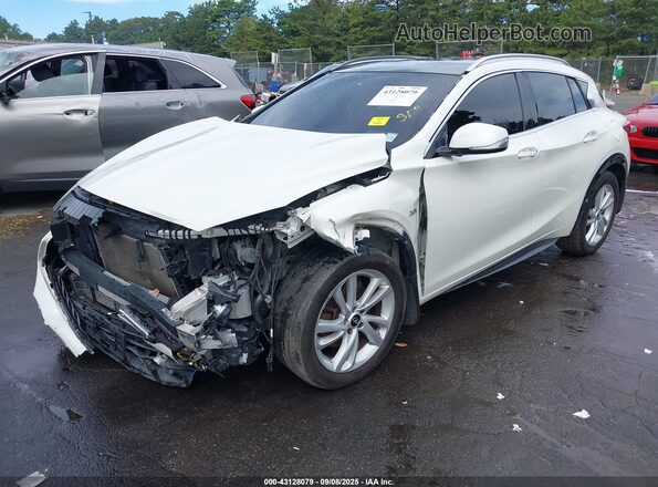 SJKCH5CP0JA050109 2018 INFINITI QX30 White 