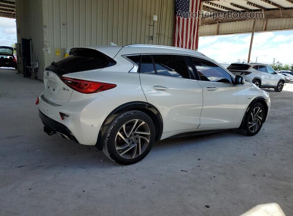 SJKCH5CP2HA024847 2017 INFINITI QX30 White 