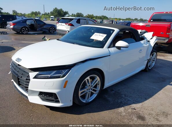 TRUTECFV7K1002981 2019 AUDI TT Белый Передняя левая четверть