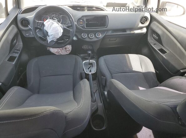 VNKKTUD33GA070356 2016 TOYOTA YARIS Белый Вид панели приборов