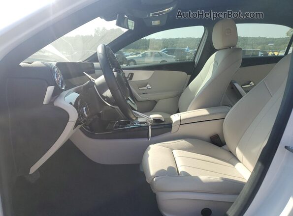 W1K3G4EB8LW046483 2020 MERCEDES-BENZ A White წინა სალონის ხედი