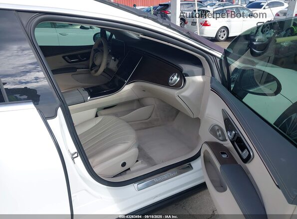 W1KCG2DB8PA030129 2023 MERCEDES-BENZ EQS 450+ White Front interior view