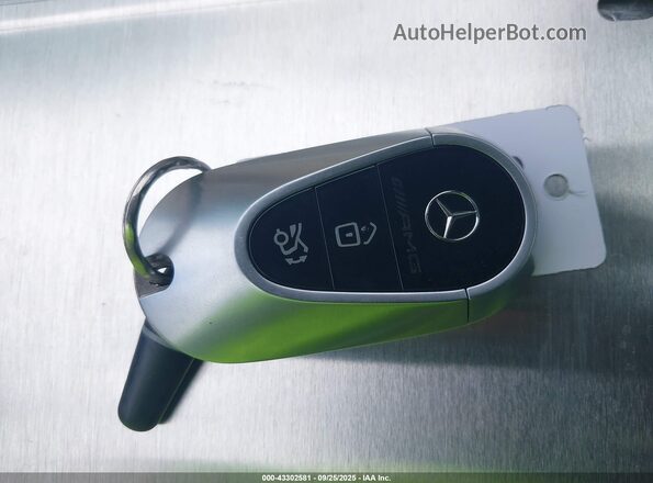 W1KMJ6CB4SF053921 2025 MERCEDES-BENZ CLE White Vista del salpicadero
