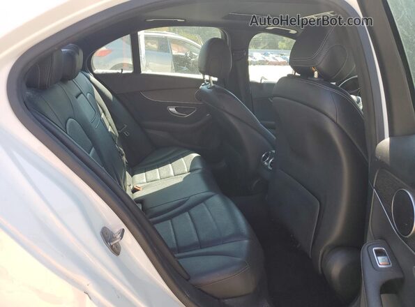 W1KWF8DB9LR570667 2020 MERCEDES-BENZ C White Vista de los asientos traseros