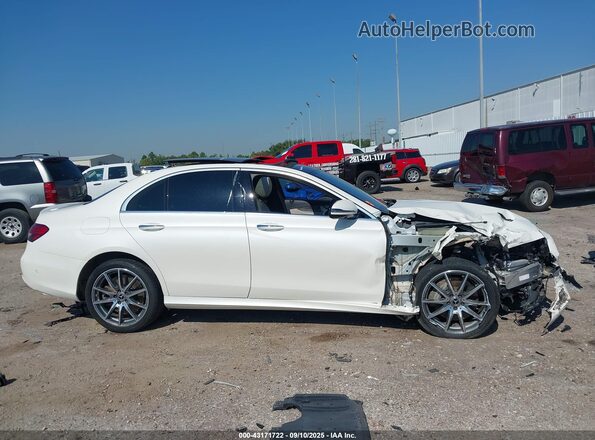 W1KZF5KB6NB057046 2022 MERCEDES-BENZ E Белый Вид задней части салона