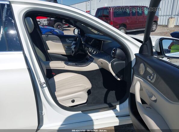 W1KZF5KB6NB057046 2022 MERCEDES-BENZ E Белый Вид салона спереди