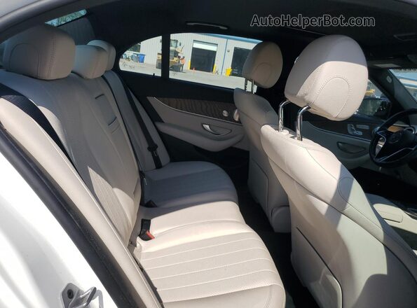 W1KZF8DB4NB091226 2022 MERCEDES-BENZ E White Widok tylnych siedzeń