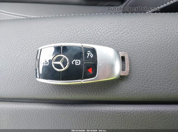 W1KZF8EB0PB189218 2023 MERCEDES-BENZ E-CLASS Blue Vista del salpicadero